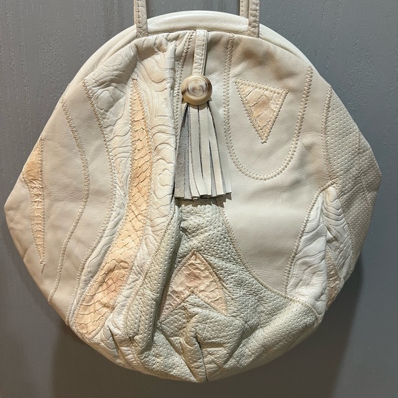 Elegant Cream Leather Handbag - Picture 1 of 4